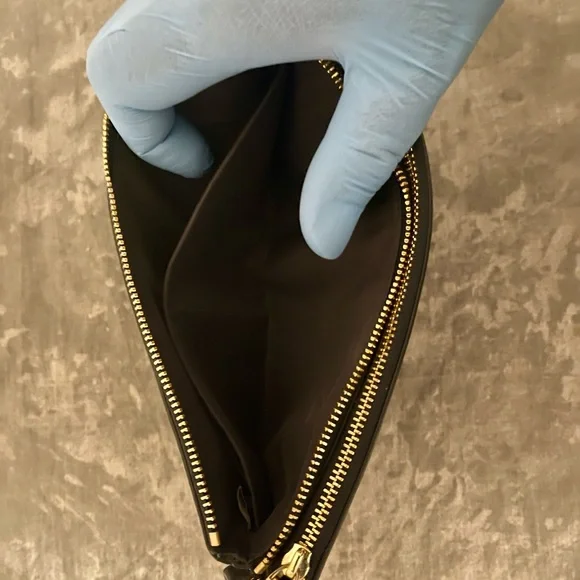 Pristine Condition Black Leather Wristlet Coach - Picture 6 of 9